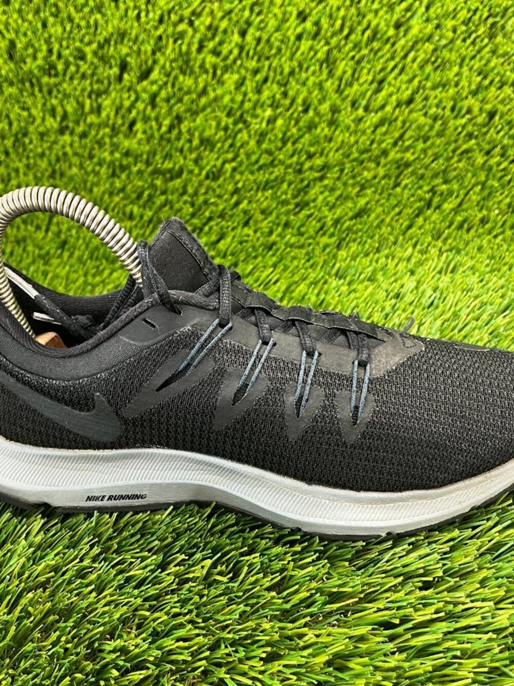 Nike Quest‎ Womens Size 5.5 Black White Athletic Walking Running Shoes Sneakers